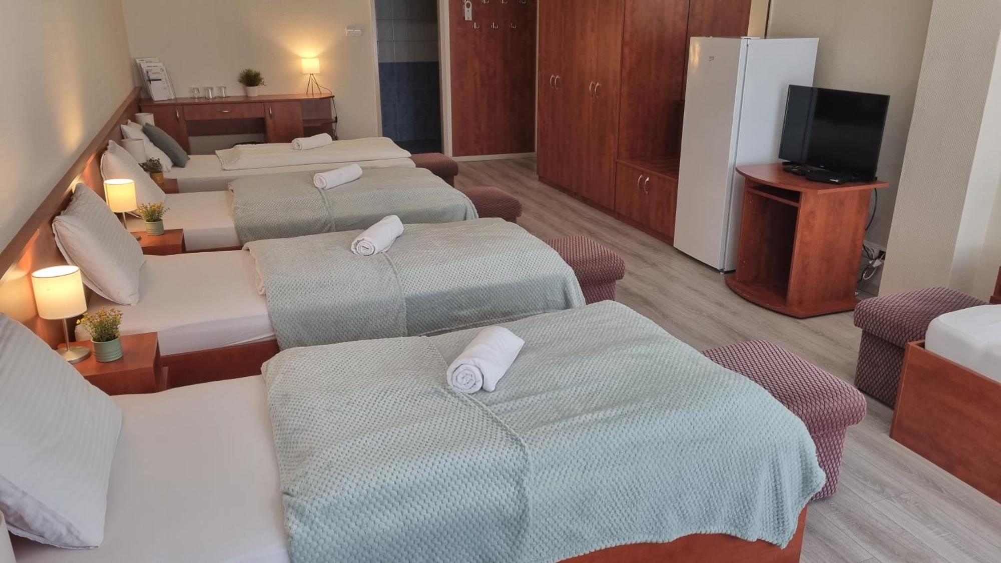 Sport Hotel Tatabánya المظهر الخارجي الصورة