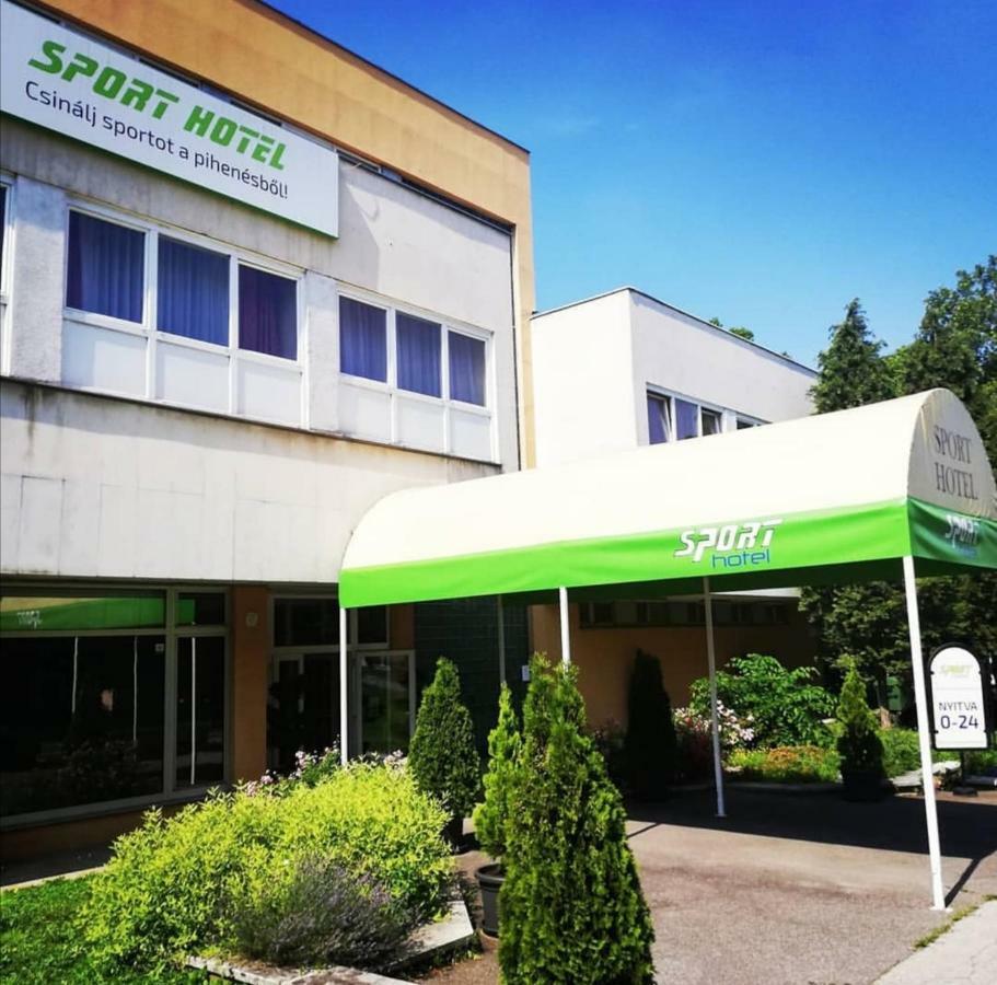 Sport Hotel Tatabánya المظهر الخارجي الصورة