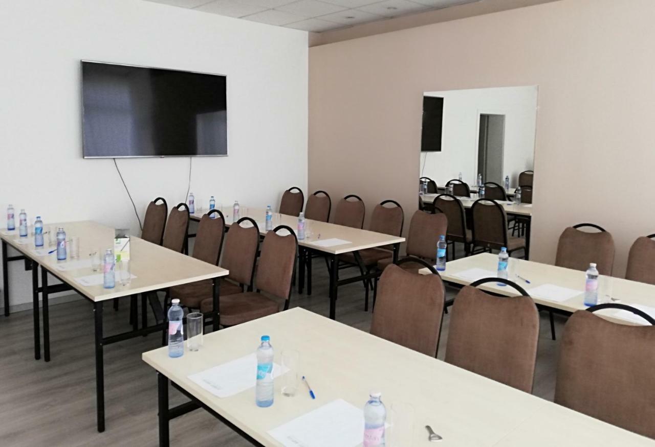 Sport Hotel Tatabánya المظهر الخارجي الصورة