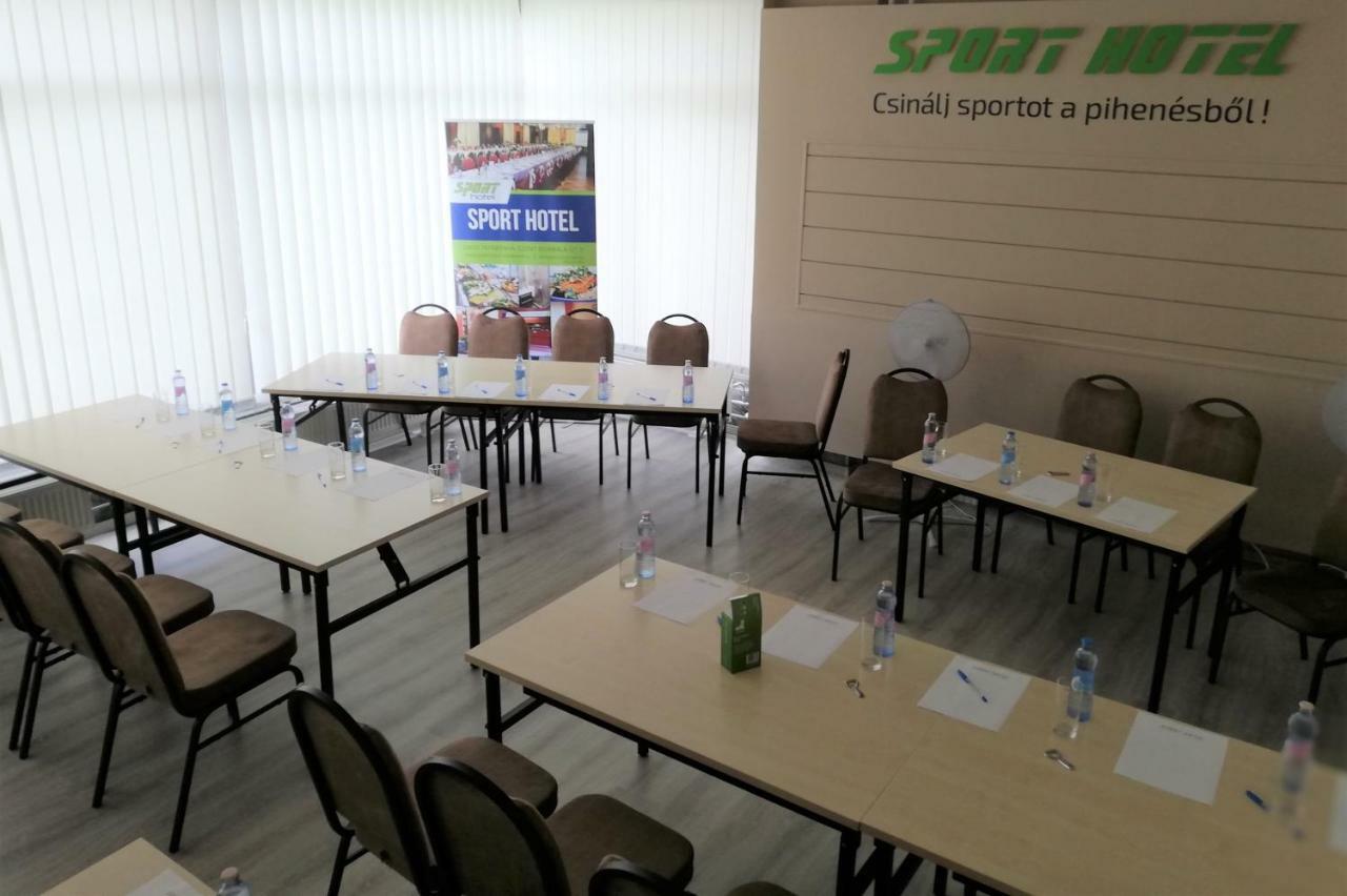 Sport Hotel Tatabánya المظهر الخارجي الصورة